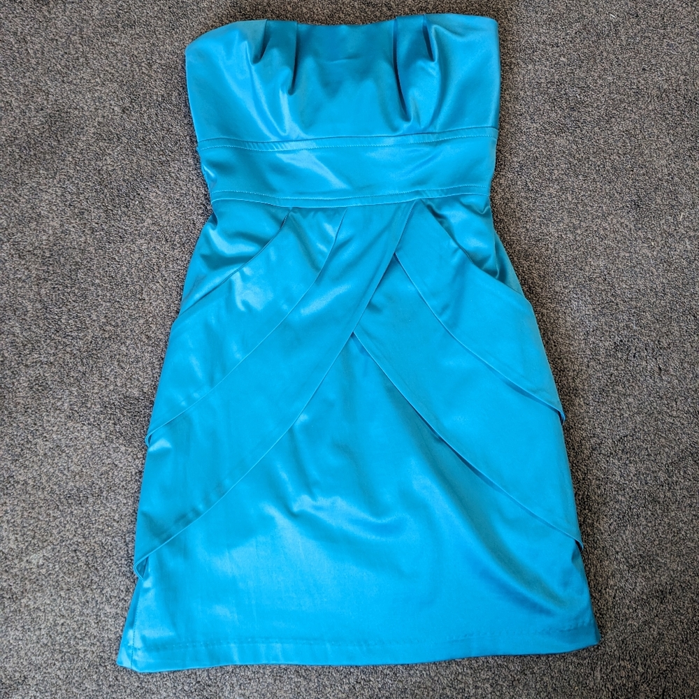 Studio Y Strapless Dress - Picture 4 of 10